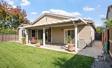 602 Criolla Dr in Oakdale, CA - Foto de edificio - Building Photo