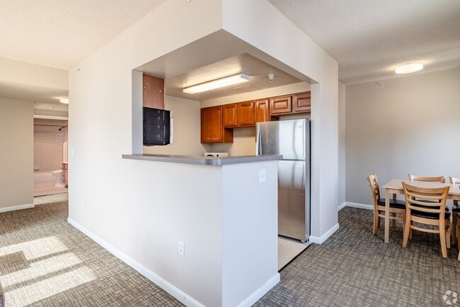 500 W Fayette St. in Baltimore, MD - Foto de edificio - Building Photo