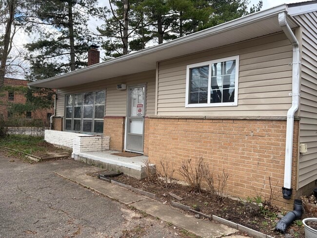 property at 2866 Golfside Rd