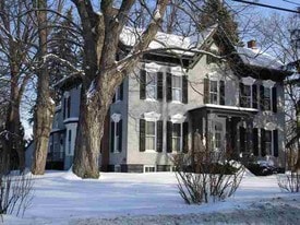2307 Rosendale Rd in Niskayuna, NY - Building Photo