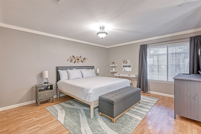 2215 Fort Laramie Dr