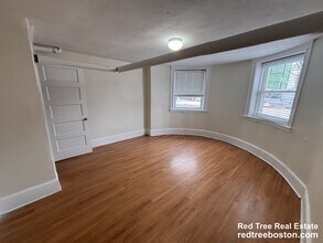 7 Mount Hood Rd, Unit B in Boston, MA - Foto de edificio - Building Photo