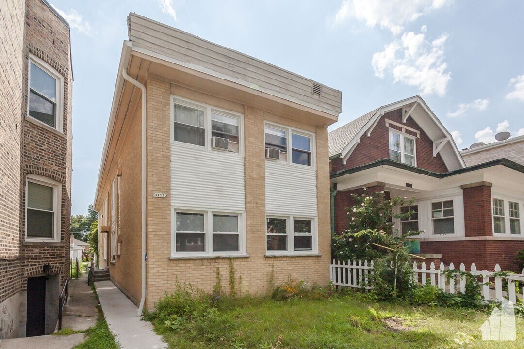 6427 N Hermitage Ave in Chicago, IL - Building Photo