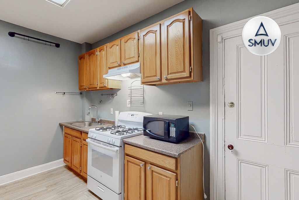 929 N Calvert St in Baltimore, MD - Building Photo