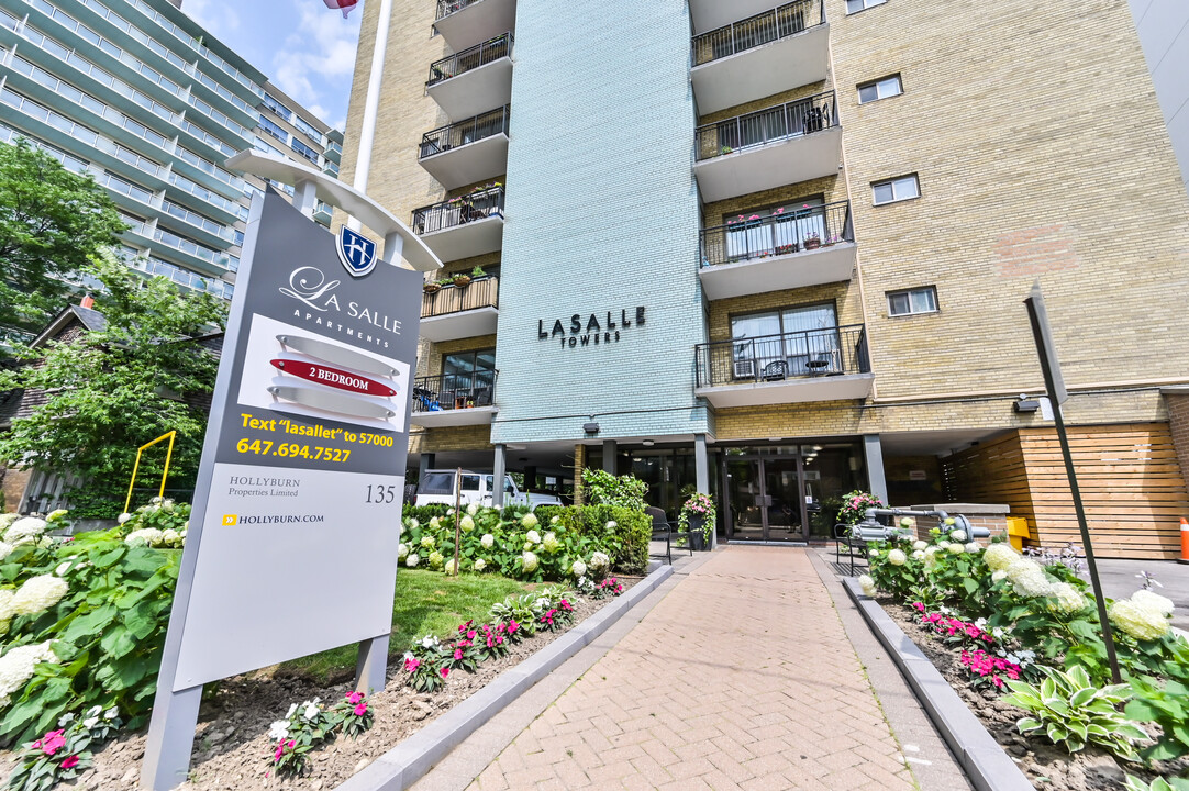LaSalle Towers in Toronto, ON - Building Photo
