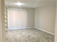 1860 White Oak Dr photo'