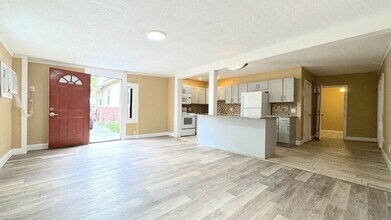 170 Kingston Ave in Daytona Beach, FL - Building Photo - Building Photo