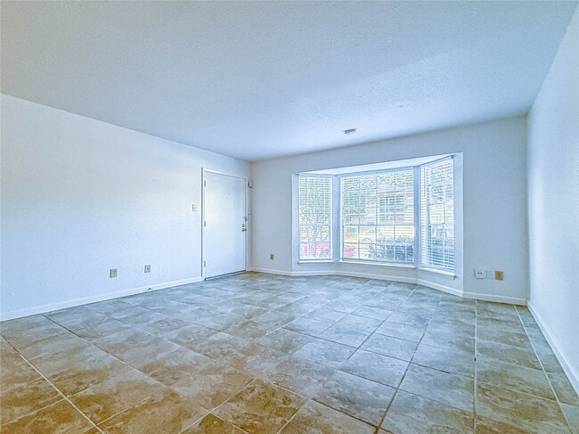 9201 Clarewood Dr in Houston, TX - Foto de edificio - Building Photo