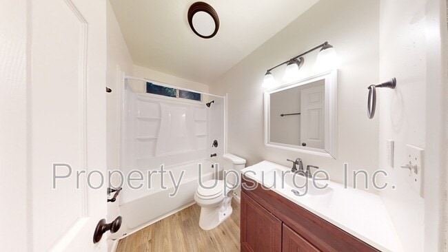 1945 9th St in Redding, CA - Building Photo - Building Photo