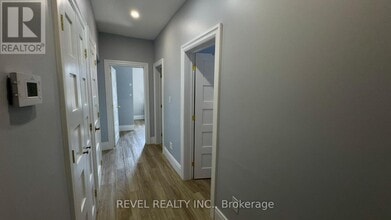 520 Cochrane Rd in Hamilton, ON - Building Photo - Building Photo