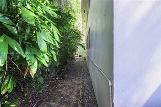 3911 Ponce de Leon Blvd in Coral Gables, FL - Building Photo - Building Photo