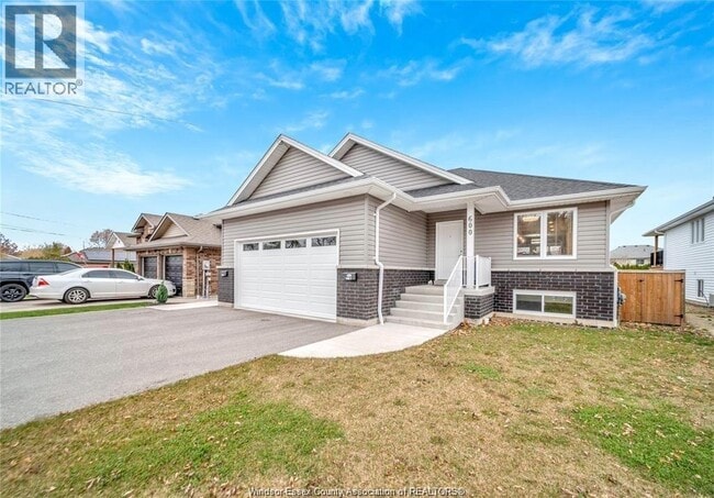 600 Simcoe St in Amherstburg, ON - Building Photo - Building Photo