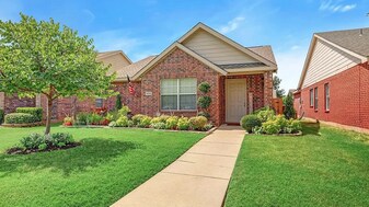 9000 Eastwood Ave in Cross Roads, TX - Building Photo