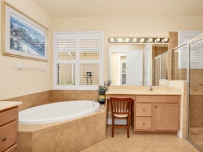 19688 Casa Verde Way in Ft. Myers, FL - Foto de edificio - Building Photo