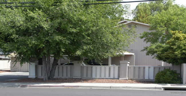 2093 Solano Way in Concord, CA - Foto de edificio - Building Photo