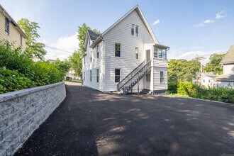 10 Perry Hill Rd in Shelton, CT - Building Photo - Building Photo