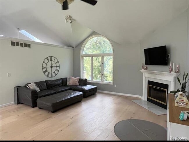 969 Bogie Lake Rd in White Lake, MI - Building Photo - Building Photo