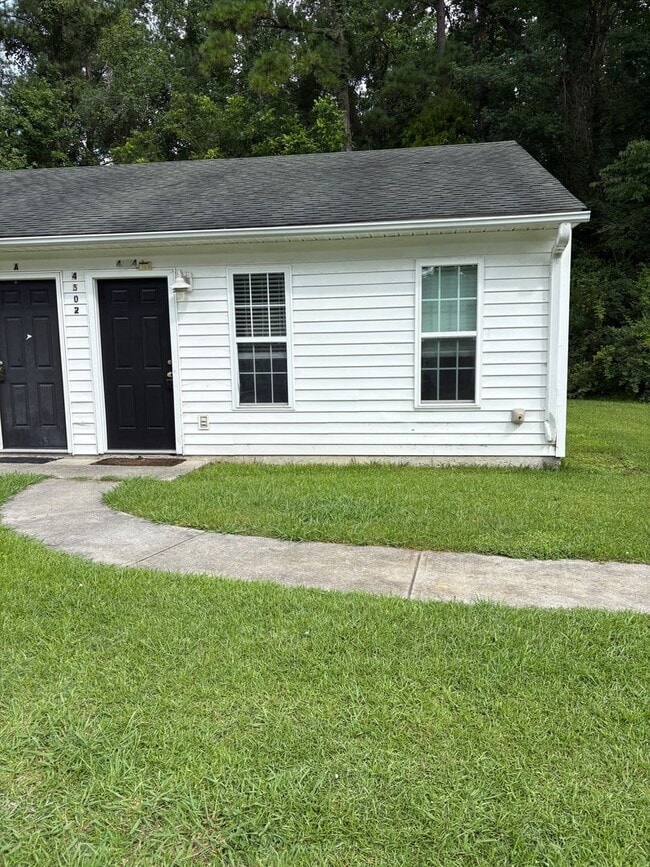 4504 Old Cherry Point Rd in New Bern, NC - Building Photo - Building Photo