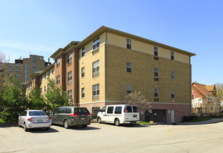 Kirby Manor Senior Property in Cleveland, OH - Foto de edificio - Building Photo