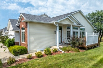 Williams Pointe Townhomes in Waukee, IA - Building Photo - Building Photo