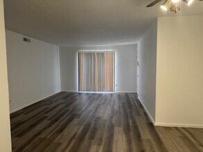 7921 Cliffbrook Dr in Dallas, TX - Building Photo - Building Photo