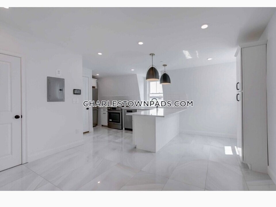 26 Parker St in Boston, MA - Building Photo