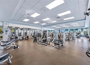 6065 Islandwalk Blvd in Naples, FL - Foto de edificio - Building Photo