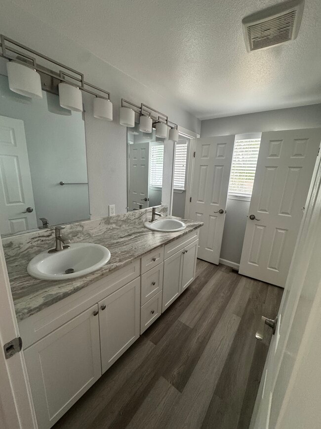 7474 Sandstone Dr in Reno, NV - Building Photo - Building Photo