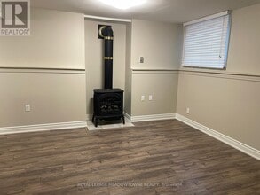 513 Beaver Ct in Milton, ON - Building Photo - Building Photo