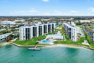 19800 Sandpointe Bay Dr in Tequesta, FL - Building Photo