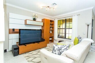 10426 Wellington Parc Dr in Wellington, FL - Building Photo - Building Photo