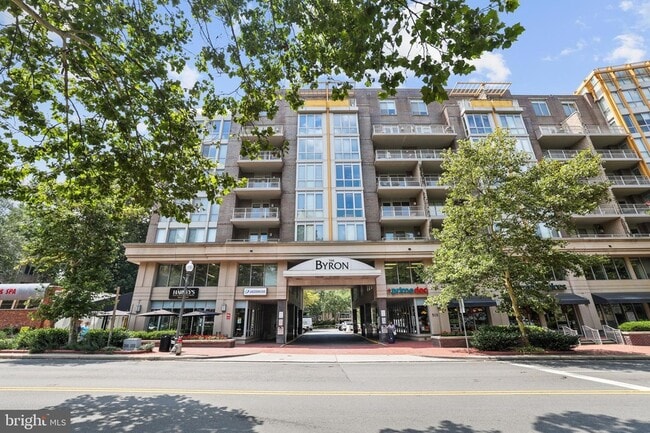 513 W Broad St, Unit 412 in Falls Church, VA - Building Photo - Building Photo