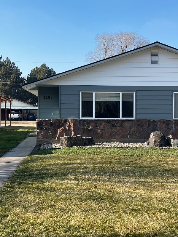 property at 1209-1209 S Elder St