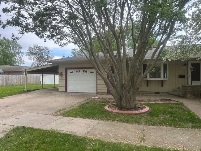 941 8th St in Menasha, WI - Building Photo - Building Photo