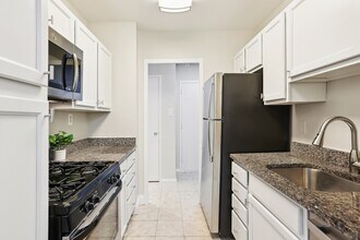 4000 Tunlaw Rd NW in Washington, DC - Building Photo - Building Photo