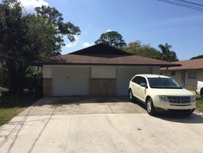 1887-1909 Debbie St in Sarasota, FL - Building Photo - Building Photo