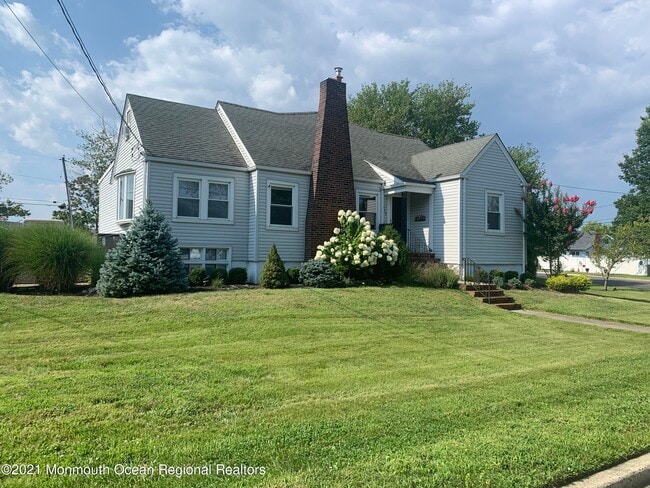 245 Monmouth Blvd in Oceanport, NJ - Foto de edificio - Building Photo