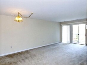 125A Clubhouse Dr SW in Leesburg, VA - Building Photo - Building Photo