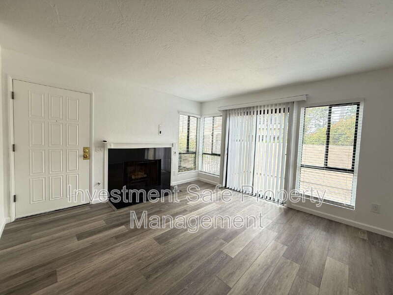 5715 Baltimore Dr in La Mesa, CA - Building Photo