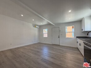 1111 Orizaba Ave in Long Beach, CA - Building Photo - Building Photo