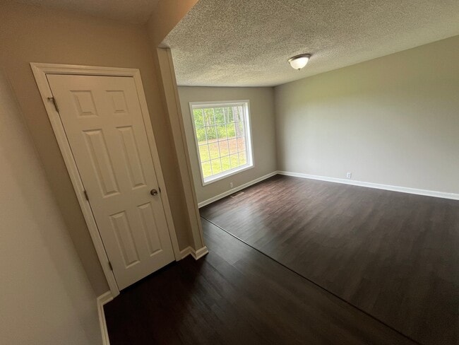 314 Snowden Dr in Hemingway, SC - Foto de edificio - Building Photo