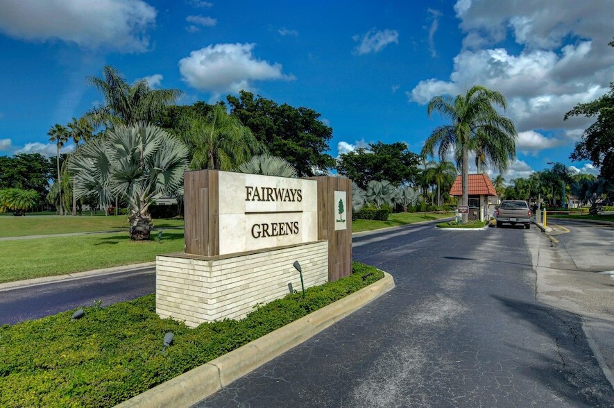 7911 Eastlake Dr in Boca Raton, FL - Foto de edificio
