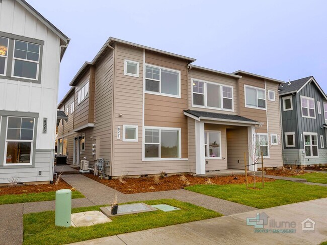 8331 SE Kinnaman St-Unit -Unit B in Hillsboro, OR - Building Photo - Building Photo