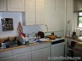 1450 Commonwealth Ave, Unit 8 in Boston, MA - Building Photo