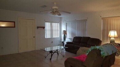 799 E 10th Ave in New Smyrna Beach, FL - Building Photo - Building Photo