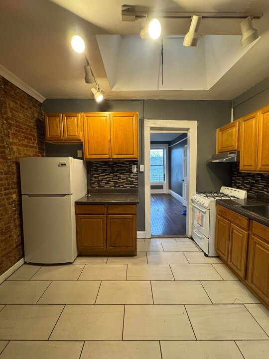 70 Brinkerhoff St, Unit 3 in Jersey City, NJ - Building Photo