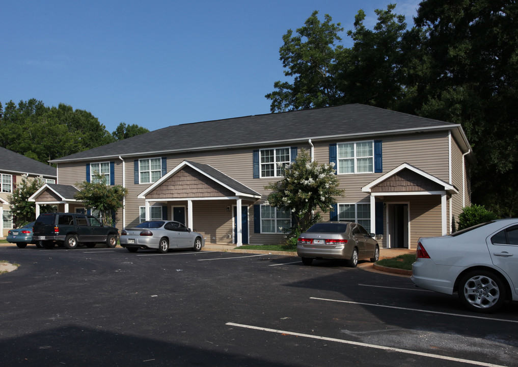 Maple Place Townhomes in Monroe, GA - Foto de edificio