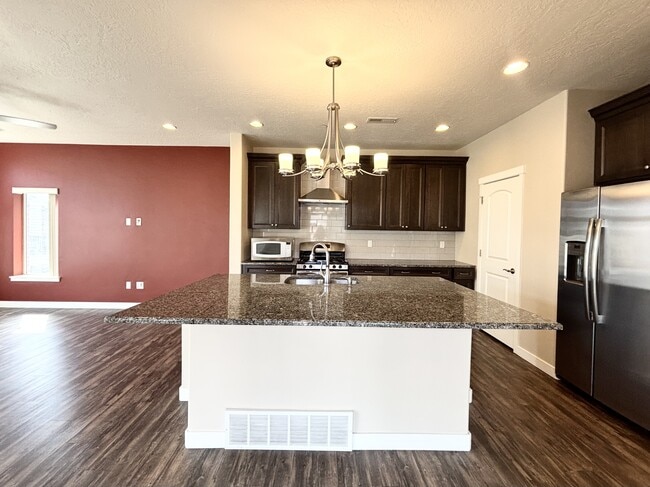 65 N Rio Grand Ave in Farmington, UT - Building Photo - Building Photo