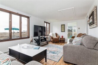 18 Thompson Ln in Old Saybrook, CT - Building Photo - Building Photo