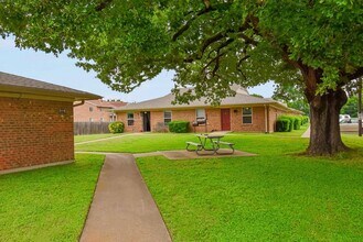 100 Sunset St in Malakoff, TX - Building Photo - Building Photo